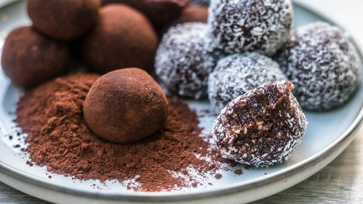 Välipalapallot: kokeile kauraisia pähkinäpalloja ja suklaisia jälkkäripalloja