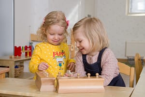 Montessori pedagogiikassa lapsi oppii itsenäisyyteen ja tunnistaa oman potentiaalinsa.