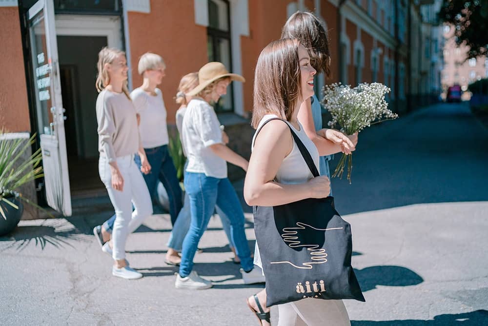 Äitipiirin uutiskirjeestä saat hyvän olon vinkkejä, ajankohtaista luettavaa ja inspiraatiota.