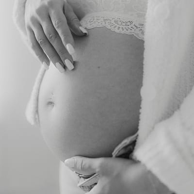 Roosa Kosunen – Kaunis matka vanhemmuuteen -valokuvauspaketti (Raskaus- & vauvakuvaus)