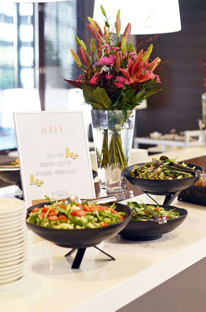 mammat-sijoittaa-afterwork-salaatti-buffet-kukilla