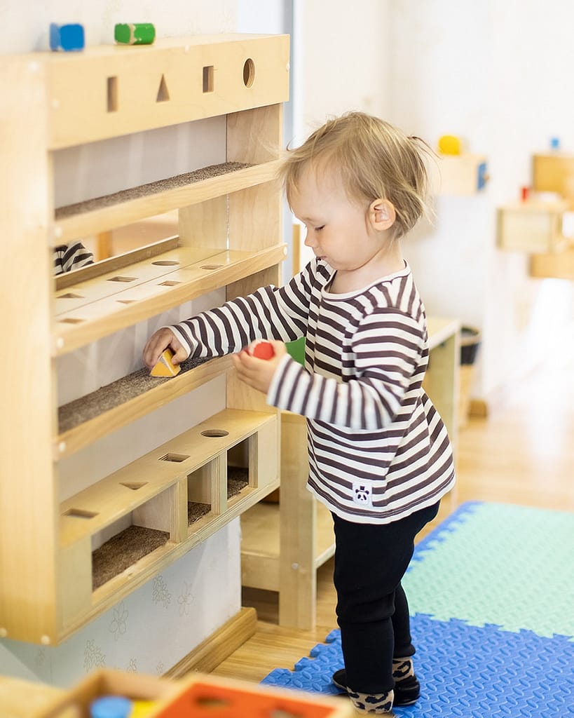 Montessori pedagogiikka tähtää siihen, että lapsesta kasvaa itsenäinen ja kykenevä yksilö.